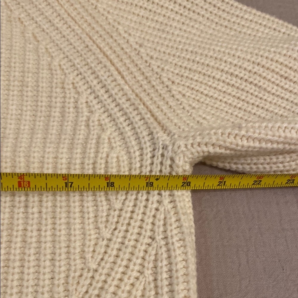 H&M Cozy Cream Sweater. Size XS - Picture 7 of 7